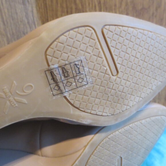 New Old Stock Nine West Jessa Wedge Pumps - Size 8.5M. - Picture 11 of 15